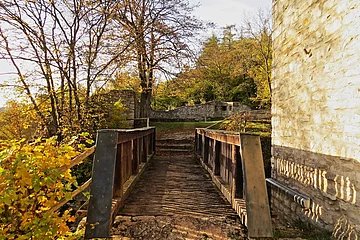 Brücke auf der Burgruine